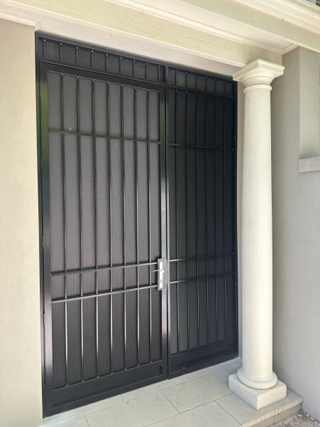   &raquo; Click to zoom ->