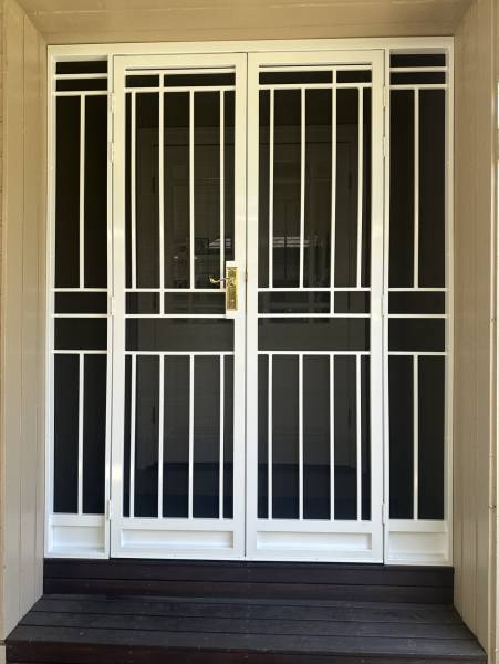   &raquo; Click to zoom ->