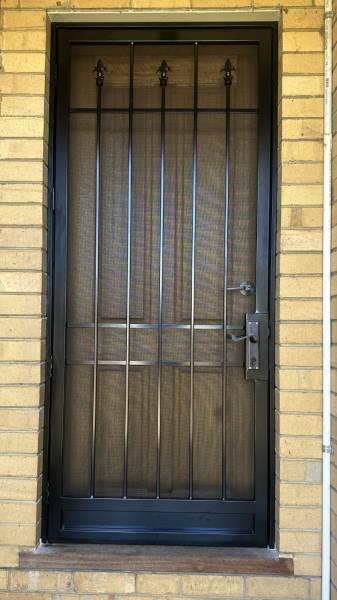   &raquo; Click to zoom ->