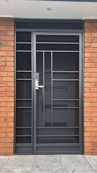   &raquo; Click to zoom ->